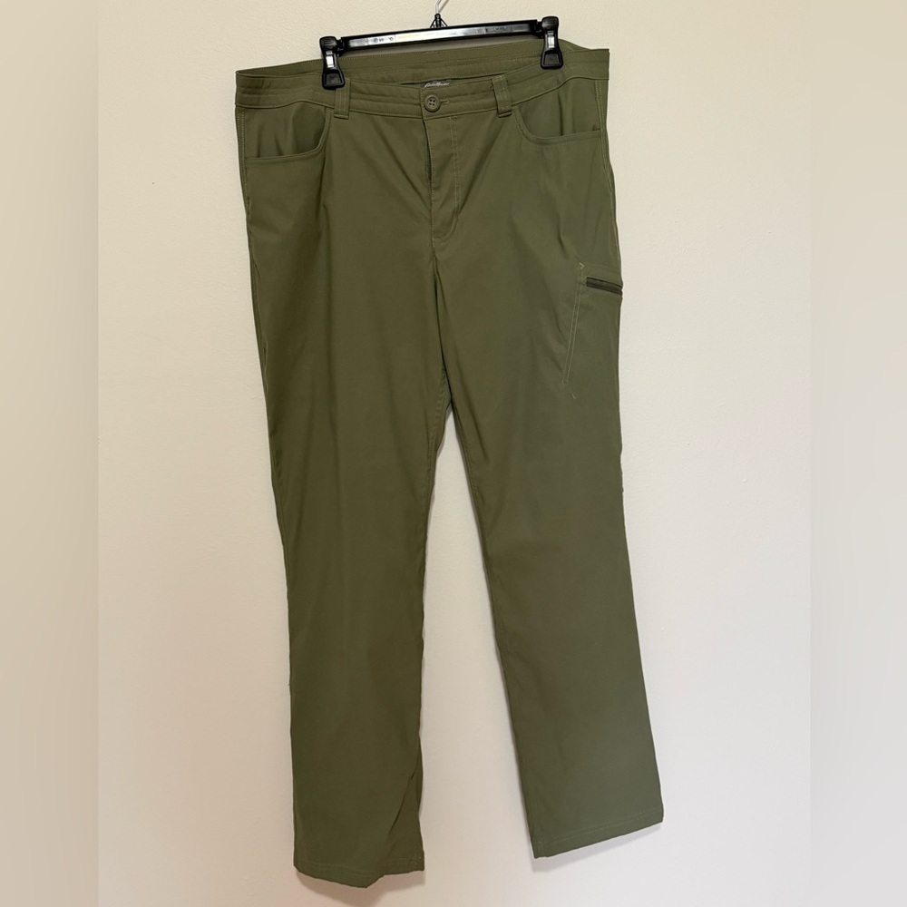 Eddie Bauer Women’s Cargo Pants in Olive